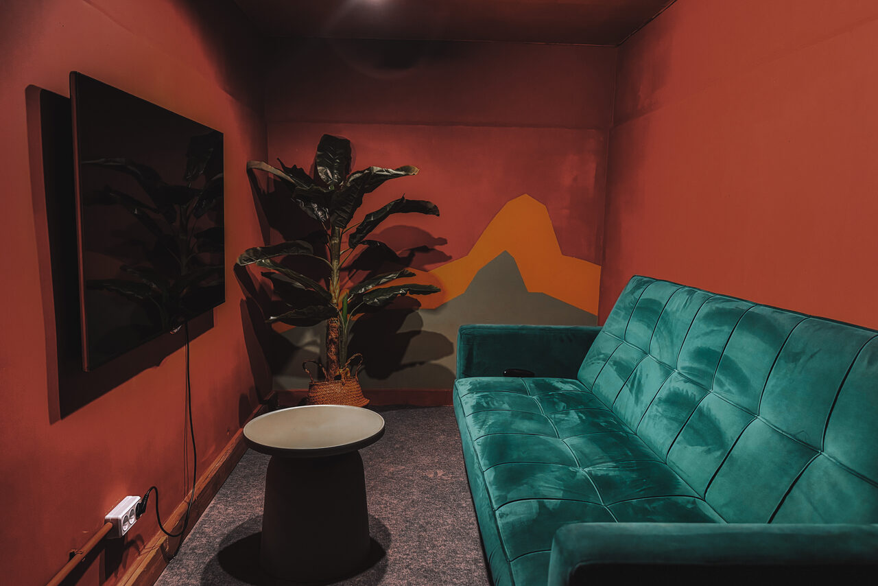 Арендовать Лофт Охра. Комнатный лофт для мероприятий