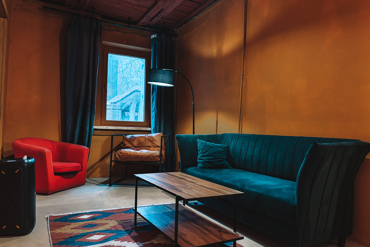 Арендовать Лофт Охра. Комнатный лофт для мероприятий