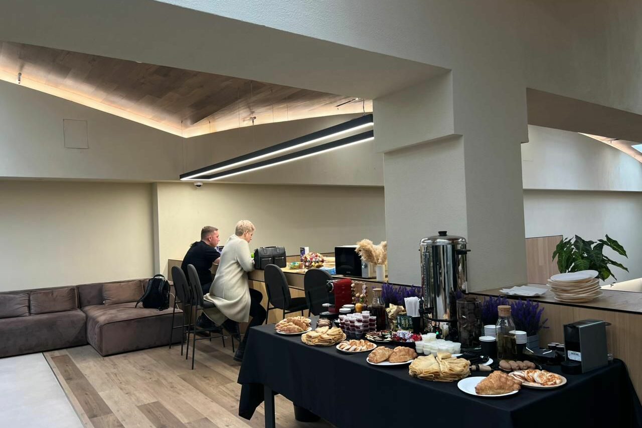 Арендовать Коворкинг «Телеграф». Стильный конференц-зал