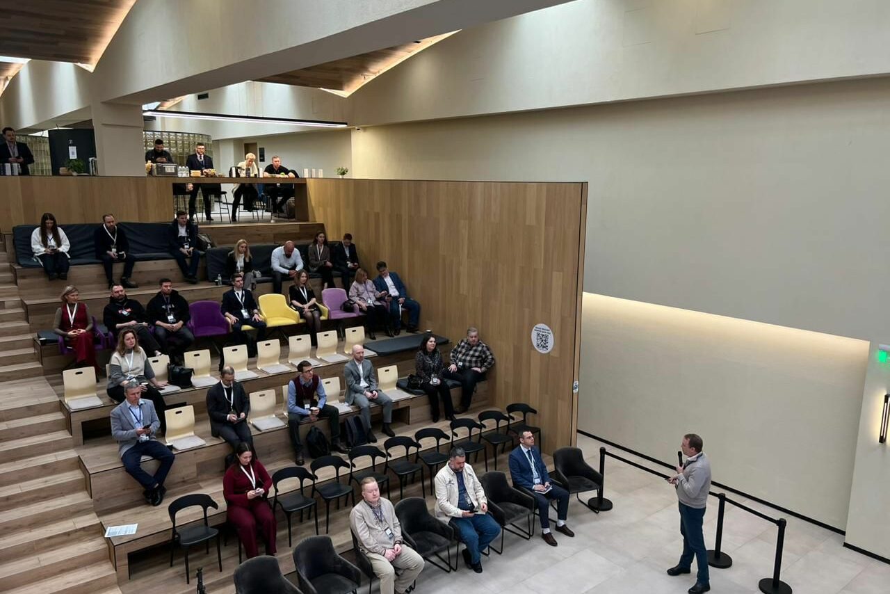 Арендовать Коворкинг «Телеграф». Стильный конференц-зал