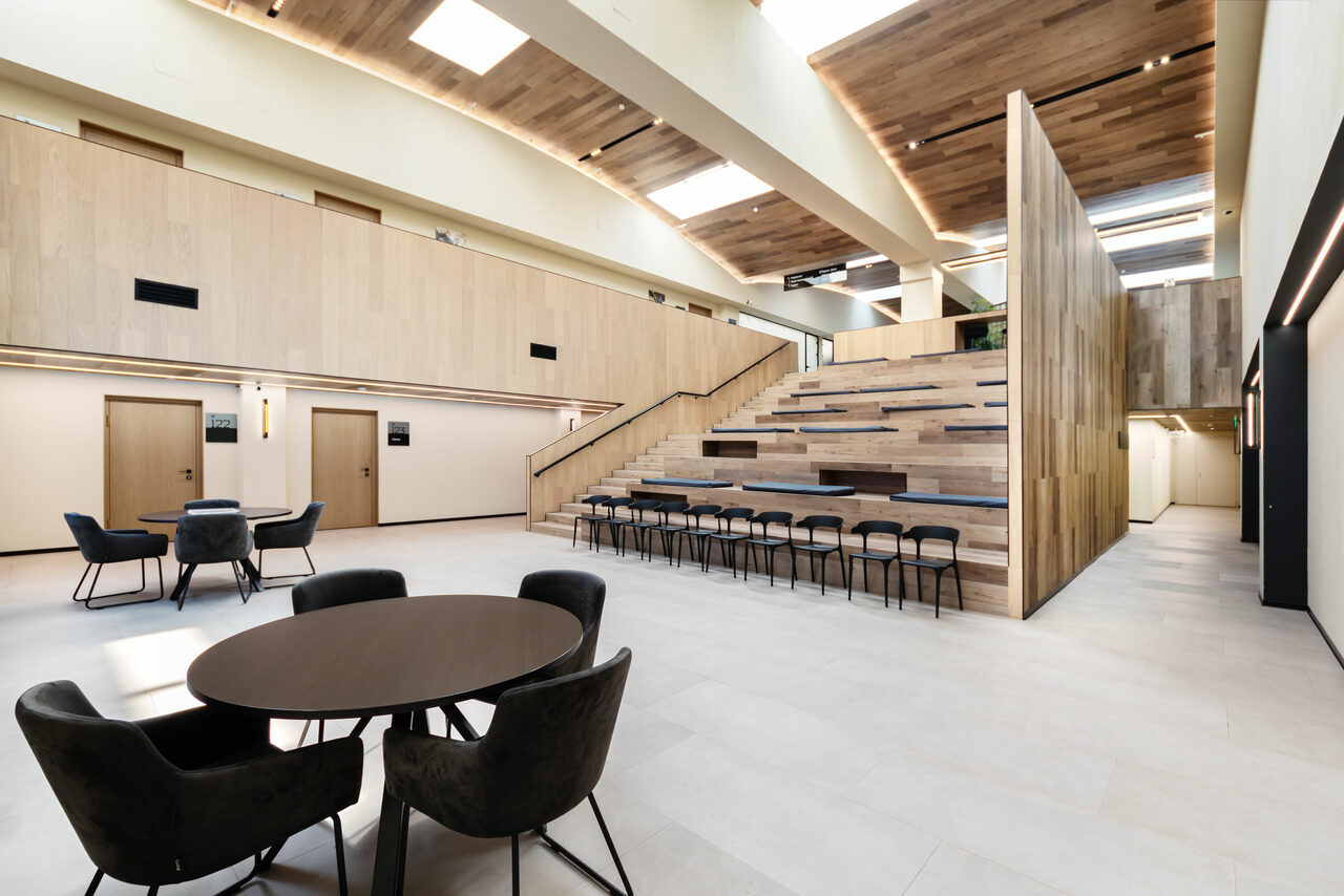 Арендовать Коворкинг «Телеграф». Стильный конференц-зал