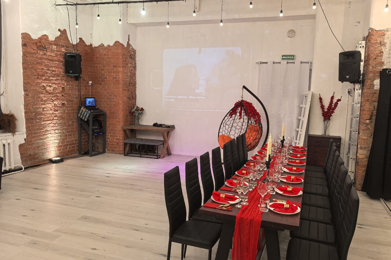 Арендовать Red Loft. Стильный лофт в красных тонах