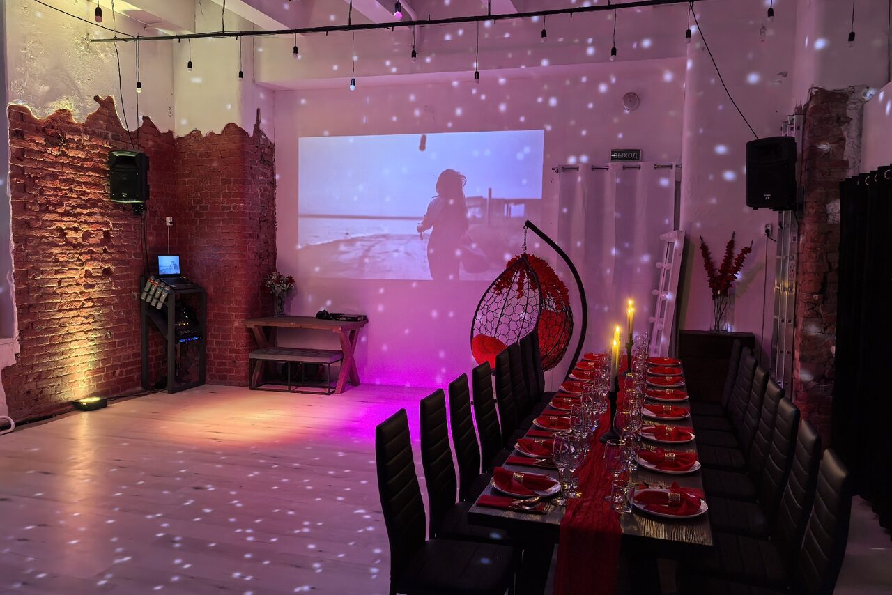 Арендовать Red Loft. Стильный лофт в красных тонах