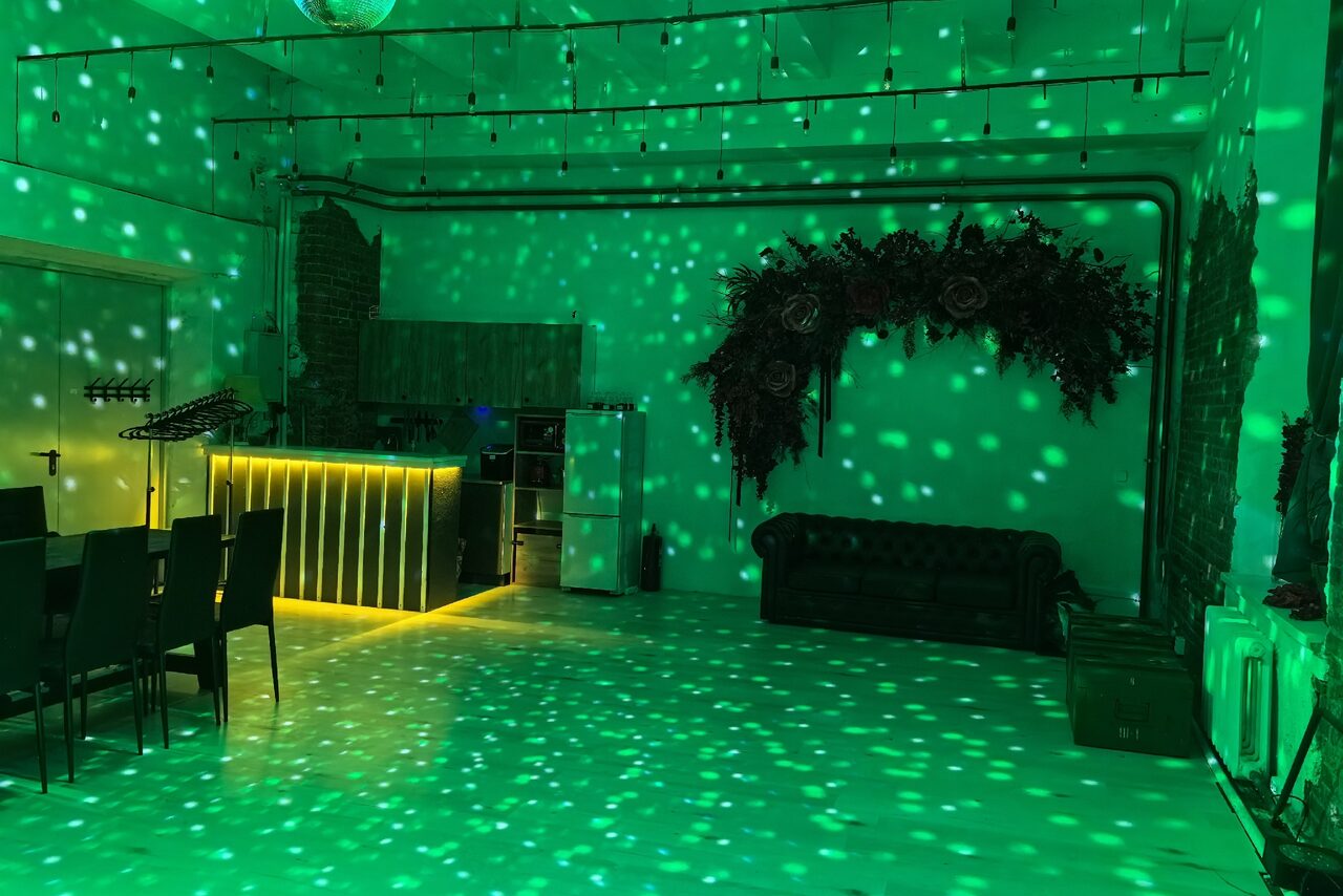 Арендовать Red Loft. Стильный лофт в красных тонах