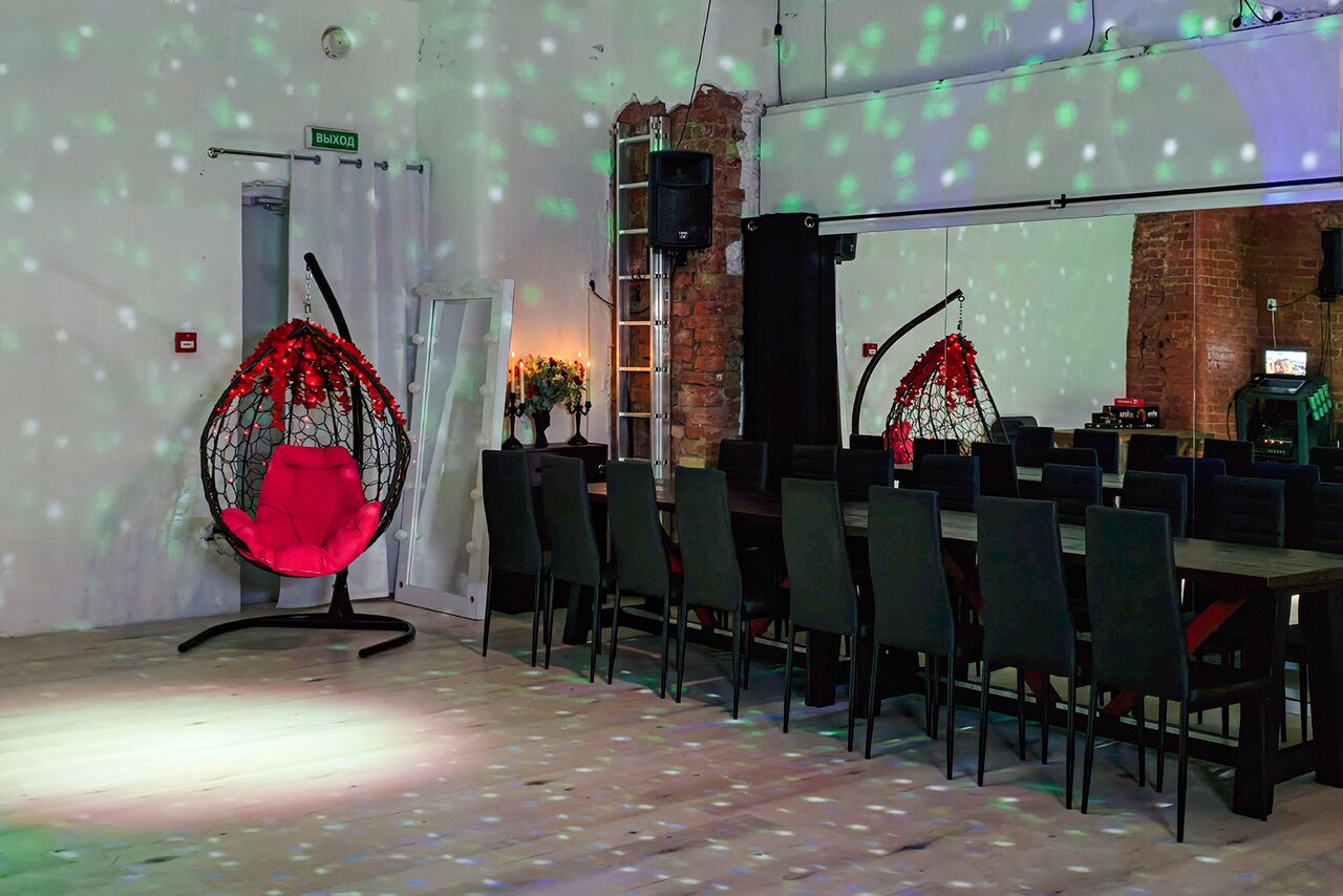 Арендовать Red Loft. Стильный лофт в красных тонах