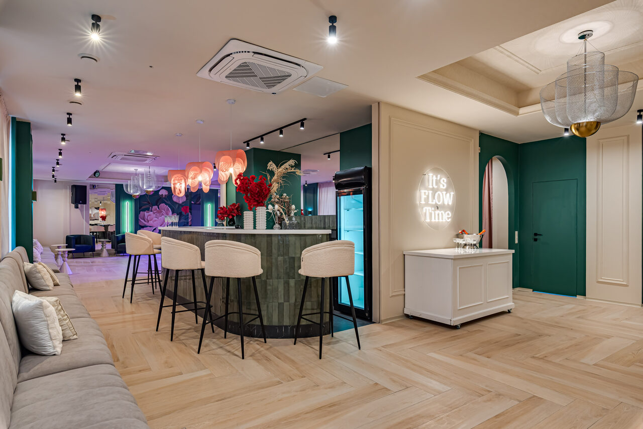 Арендовать Лофт Флоу - цветочный зал в классическом стиле