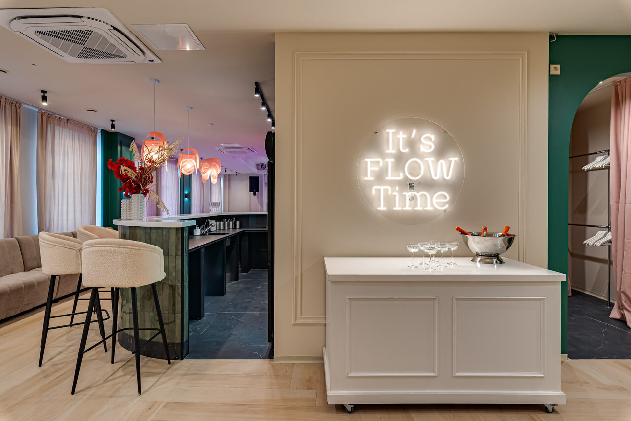 Арендовать Лофт Флоу - цветочный зал в классическом стиле