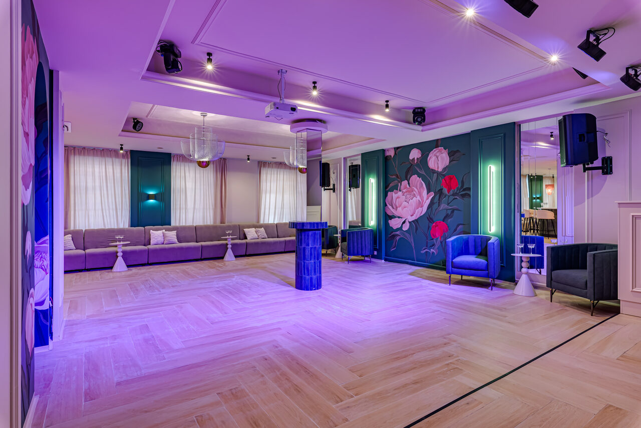 Арендовать Лофт Флоу - цветочный зал в классическом стиле