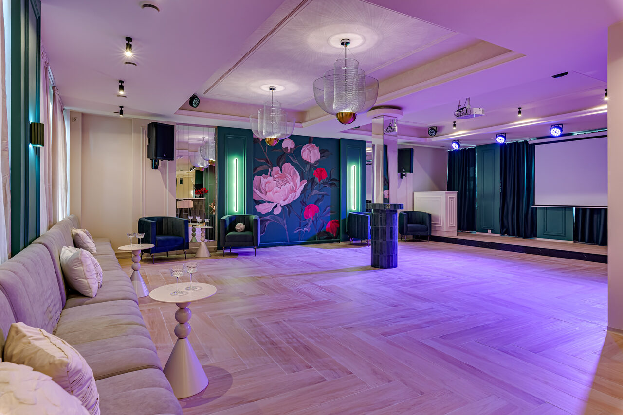 Арендовать Лофт Флоу - цветочный зал в классическом стиле