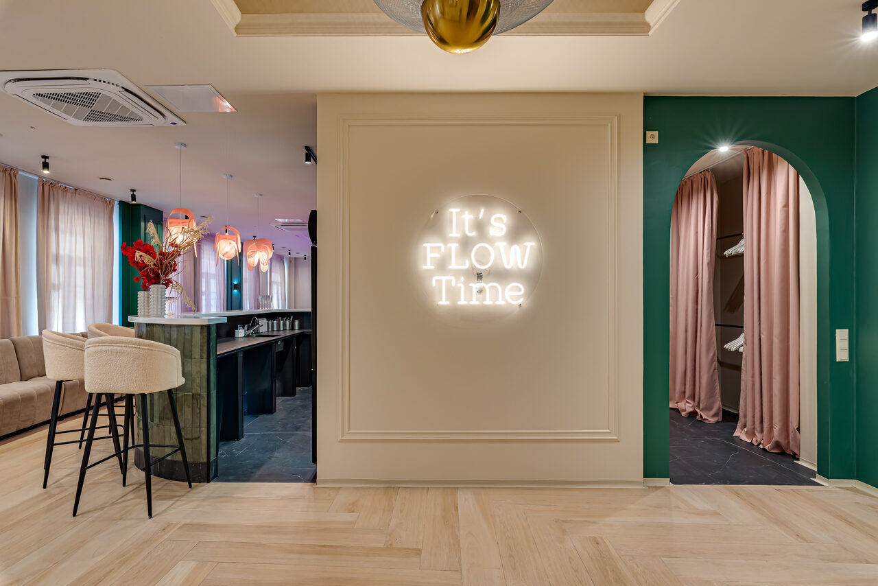 Арендовать Лофт Флоу - цветочный зал в классическом стиле