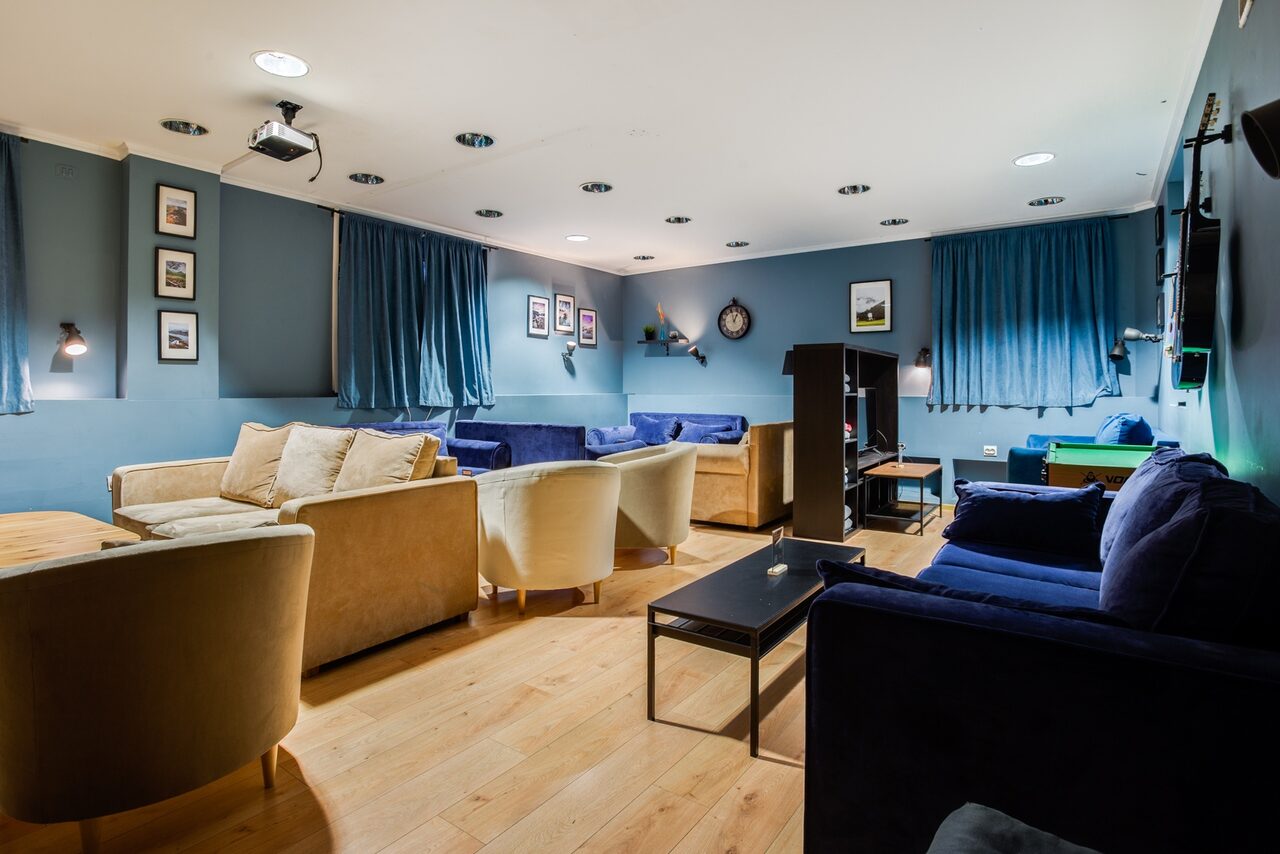 Арендовать Time Club Камин. Кинозал