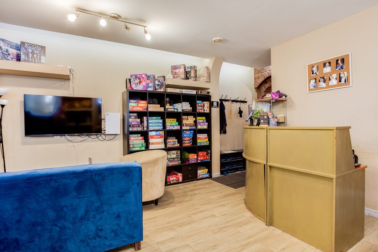 Арендовать Time Club Камин. Кинозал