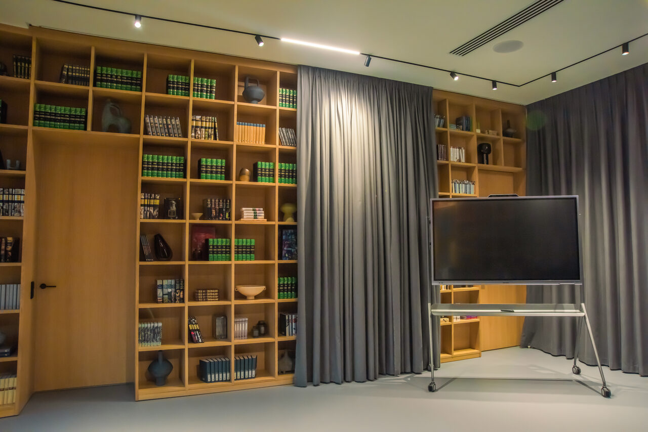 Арендовать Кафе Quercus. Зал Библиотека