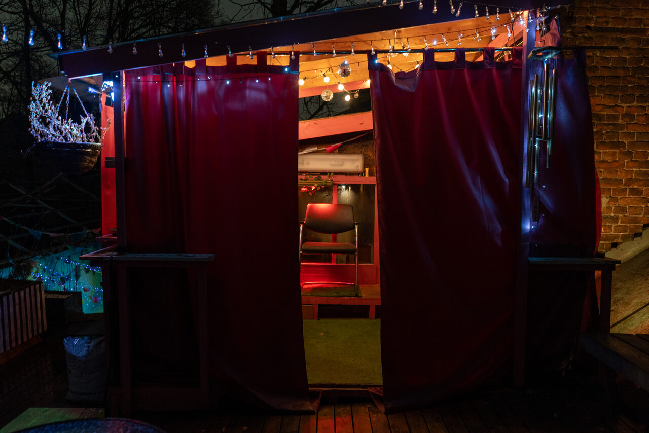 Арендовать Mouse fuss. Лофт арт-хаус со сценой и террасой 