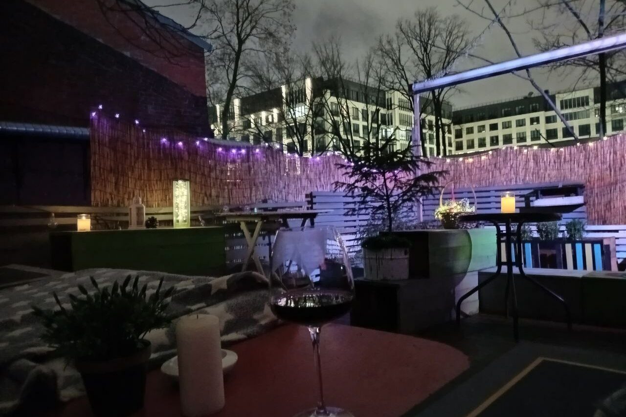 Арендовать Mouse fuss. Лофт арт-хаус со сценой и террасой 