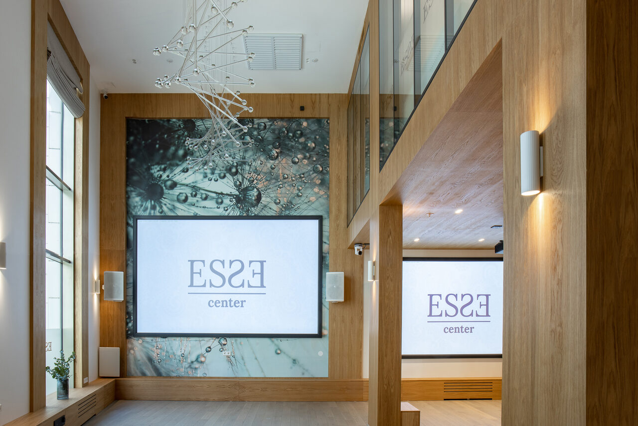 Арендовать ESSE Центр. Светлое двухуровневое пространство