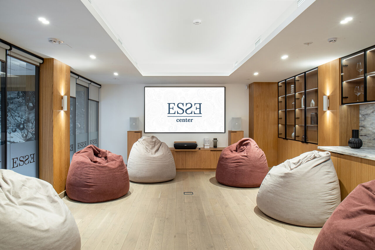 Арендовать ESSE Центр. Светлое двухуровневое пространство
