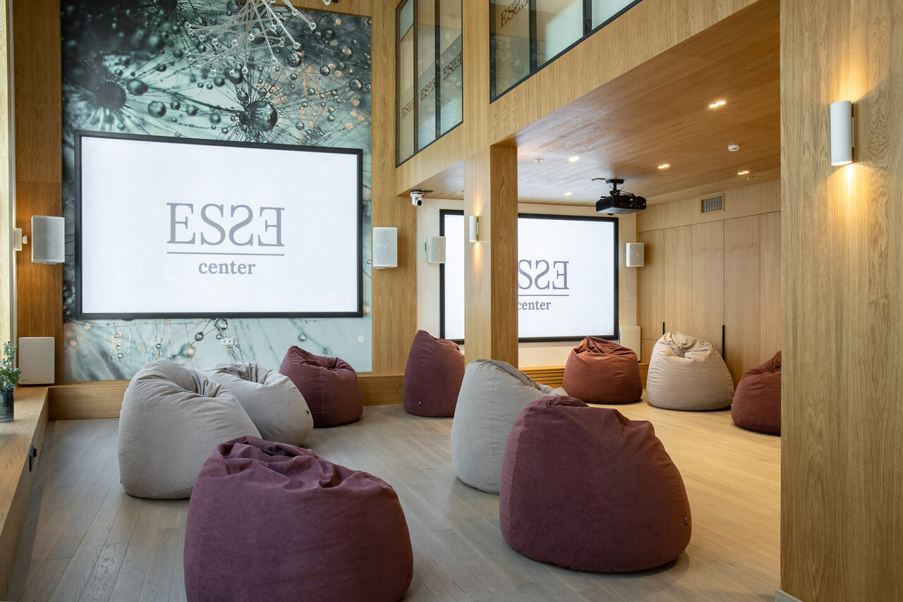 Арендовать ESSE Центр. Светлое двухуровневое пространство