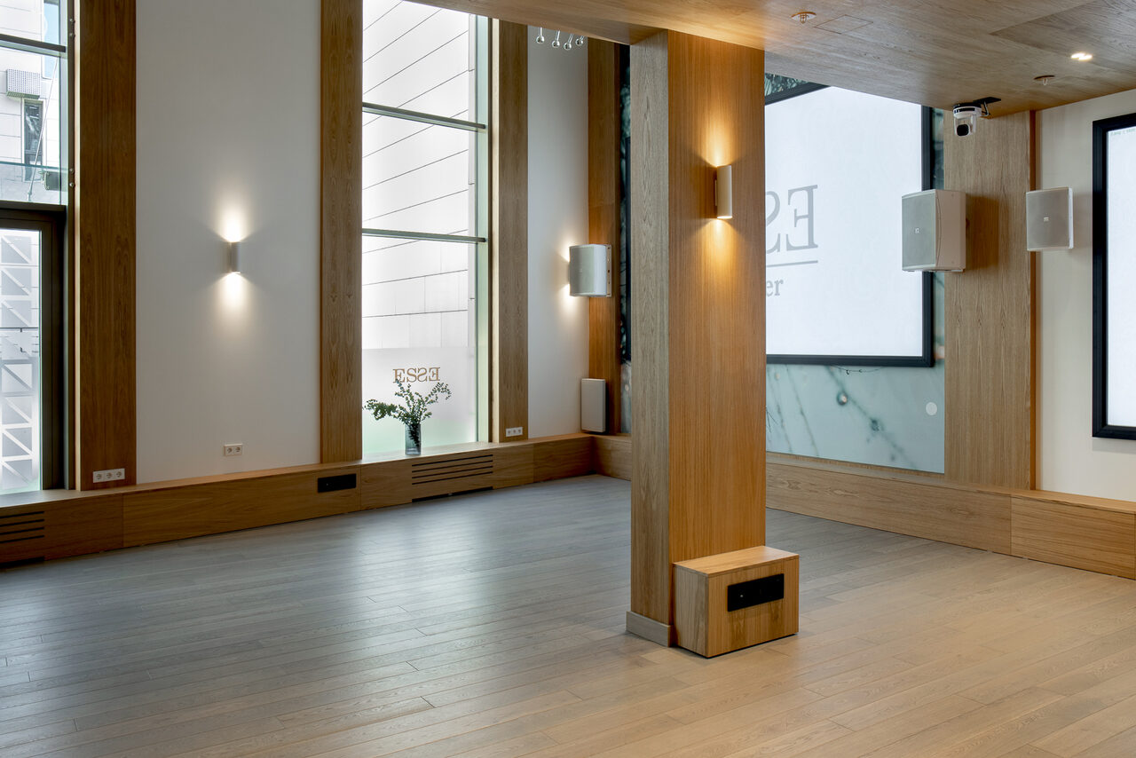 Арендовать ESSE Центр. Светлое двухуровневое пространство