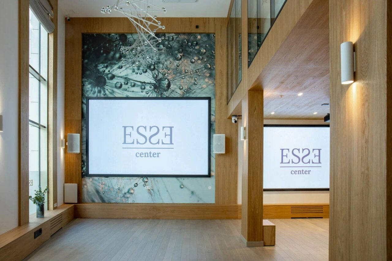 Арендовать ESSE Центр. Светлое двухуровневое пространство