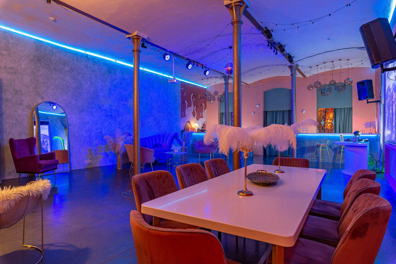 Арендовать Лофт Мемфис. Зал в итальянском стиле