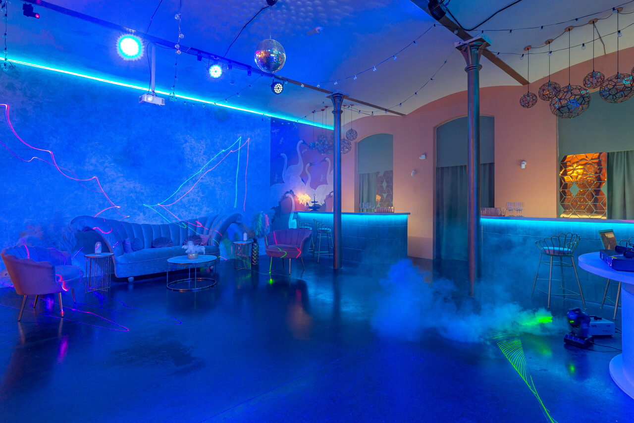 Арендовать Лофт Мемфис. Зал в итальянском стиле