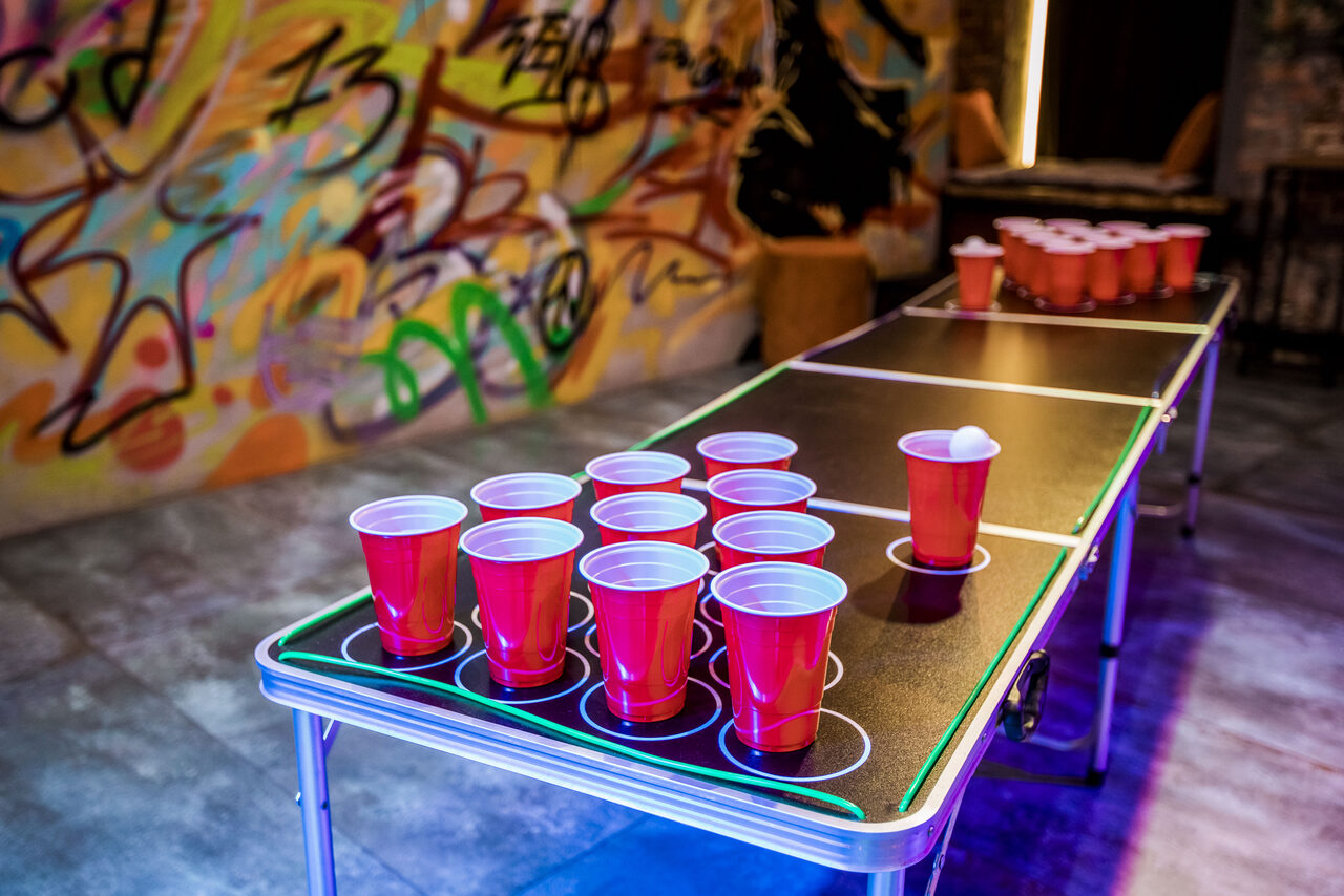 Арендовать Дизайнерский лофт с неоном