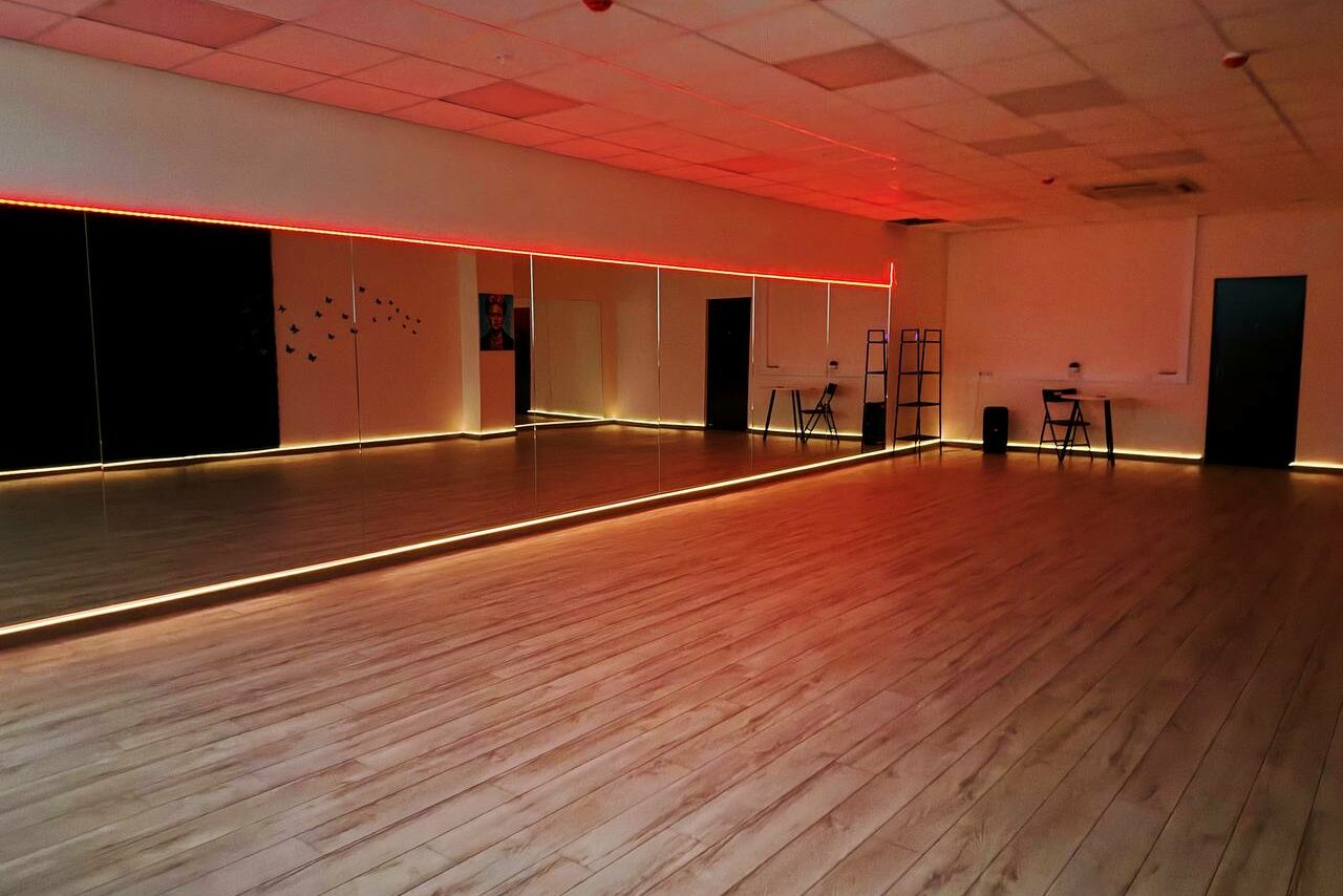 Арендовать Зал №7 “Куба” - Стильный танцевальный зал 80 кв.м.