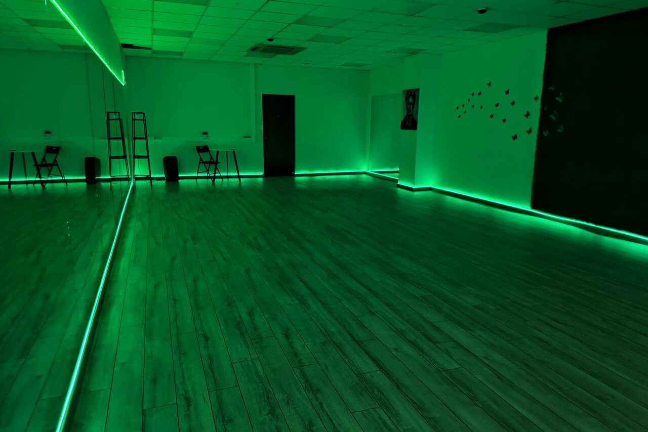 Арендовать Зал №7 “Куба” - Стильный танцевальный зал 80 кв.м.