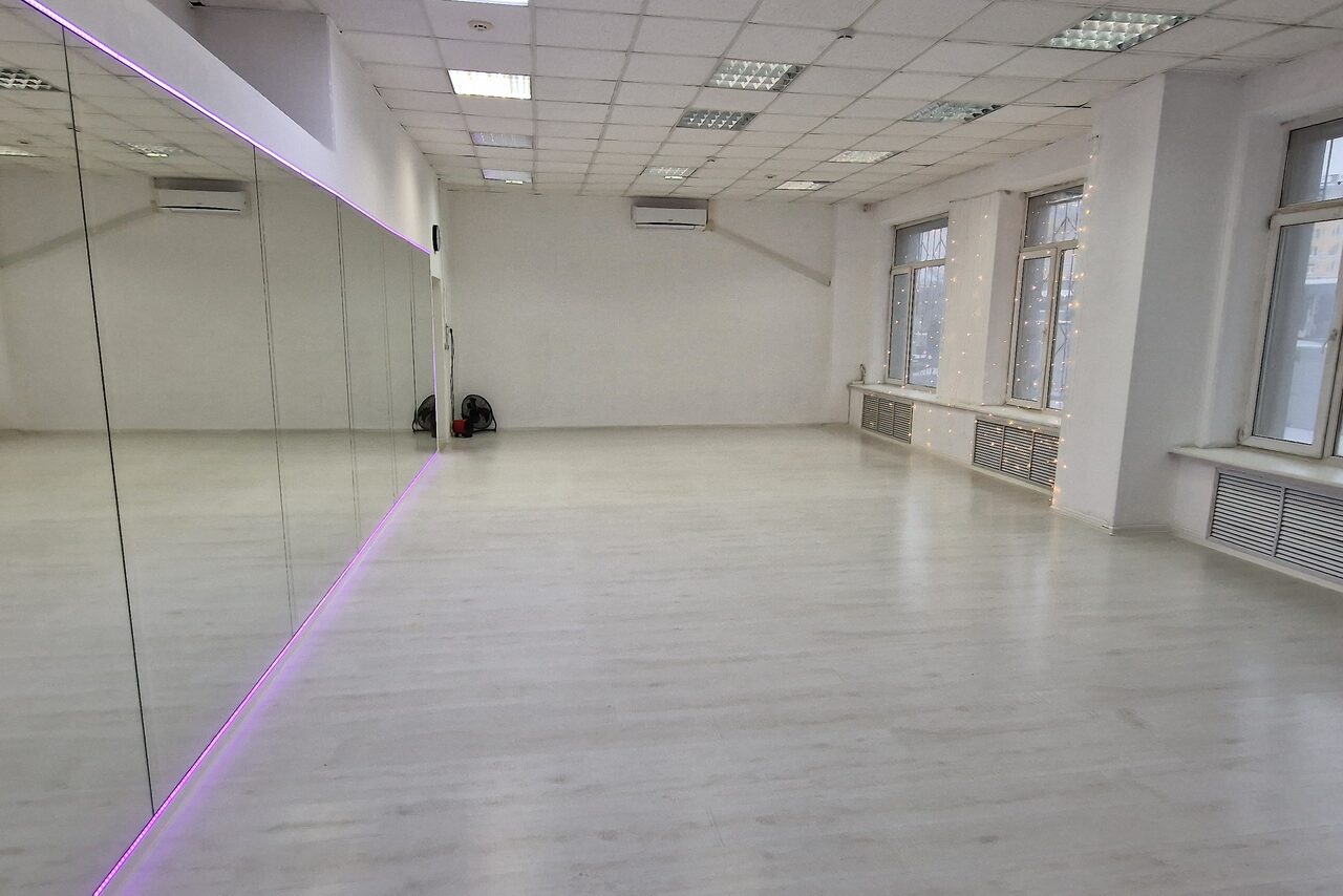 Арендовать VivaDance. Светлый танцевальный зал
