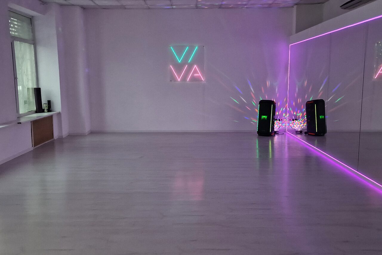 Арендовать VivaDance. Светлый танцевальный зал
