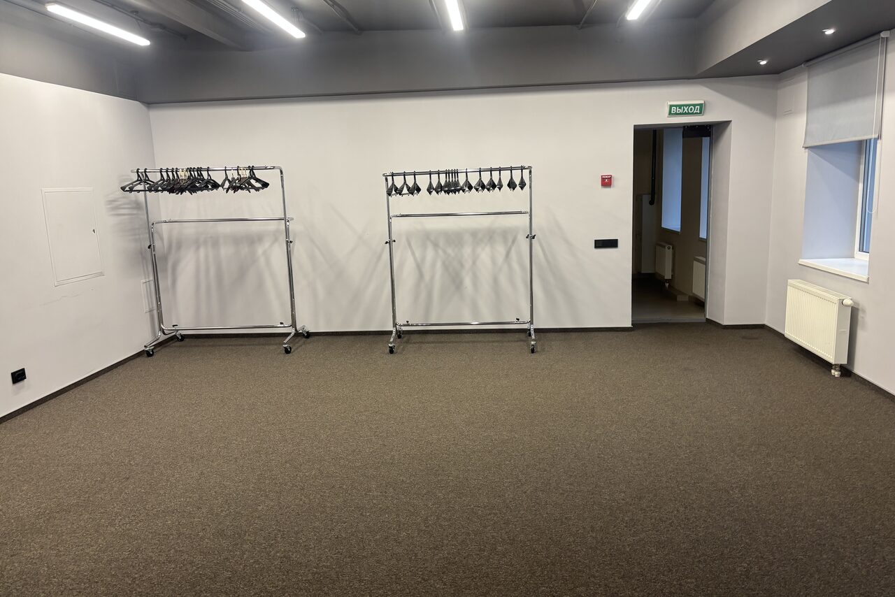 Арендовать МоцПрофКомп. Серый конференц-зал