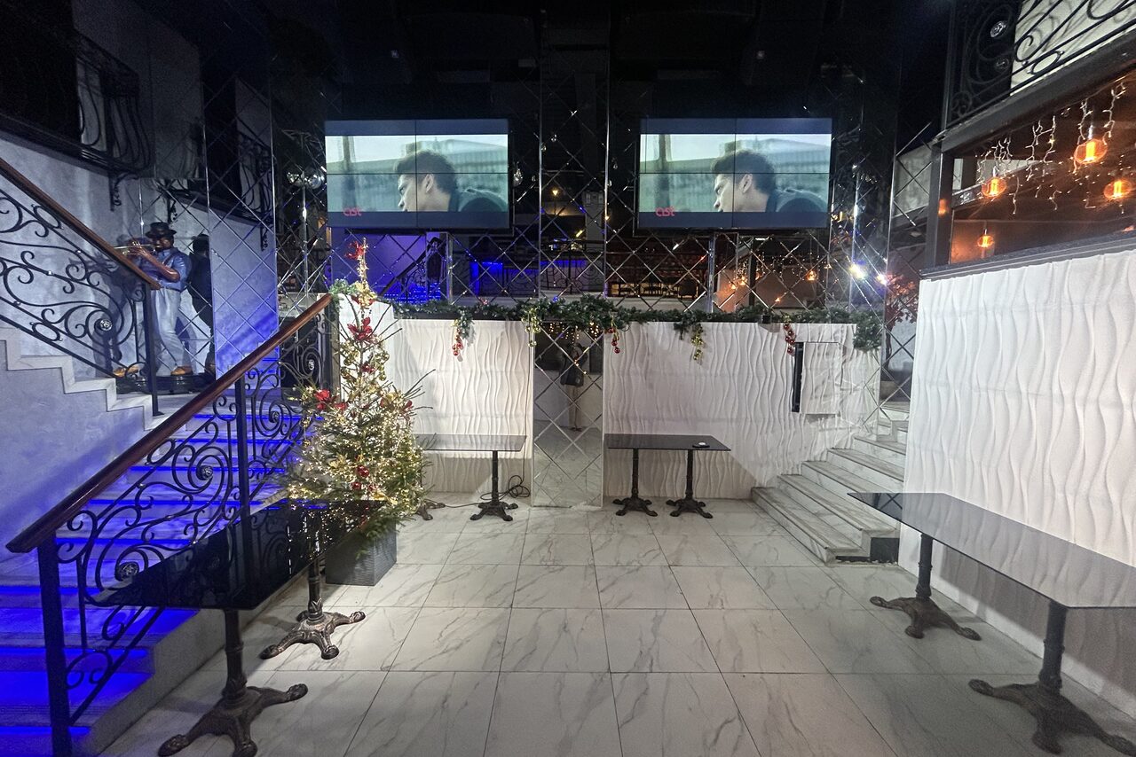 Арендовать Двухуровневый VERO_LOFT «все включено» с караоке и диджеем