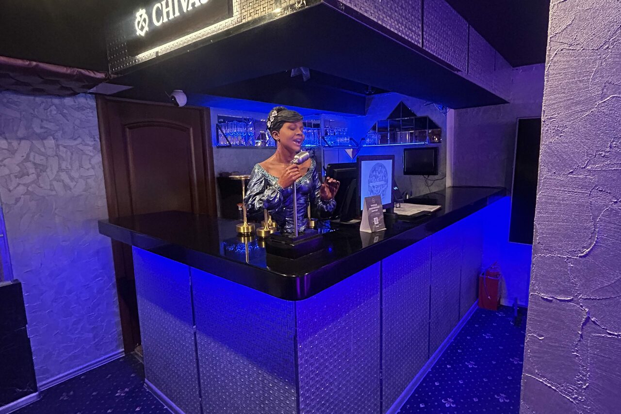 Арендовать Двухуровневый VERO_LOFT «все включено» с караоке и диджеем