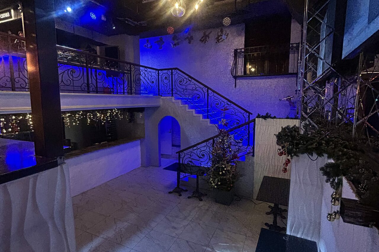 Арендовать Двухуровневый VERO_LOFT «все включено» с караоке и диджеем