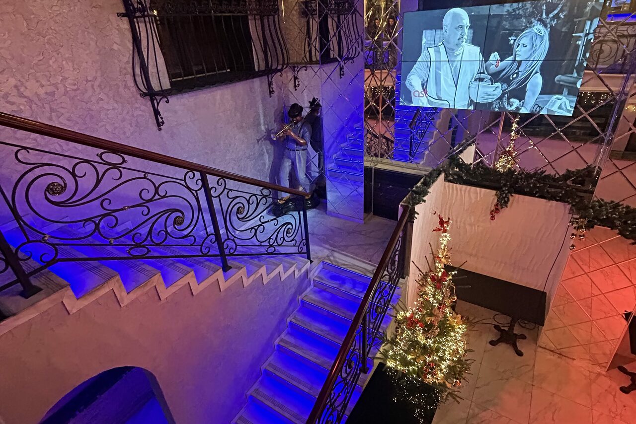 Арендовать Двухуровневый VERO_LOFT «все включено» с караоке и диджеем