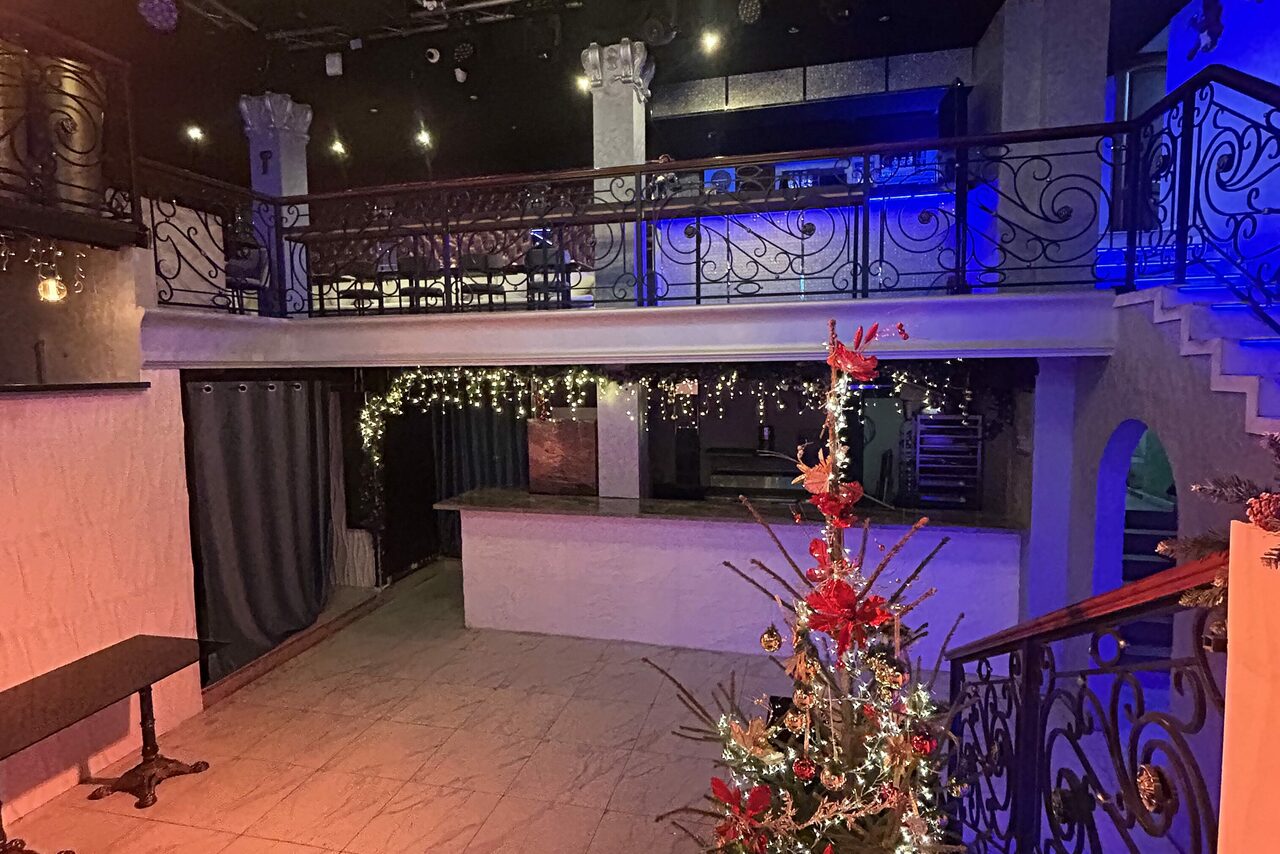 Арендовать Двухуровневый VERO_LOFT «все включено» с караоке и диджеем