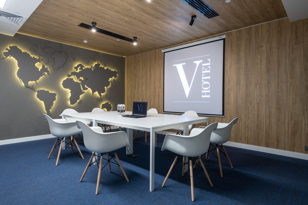 Арендовать V Hotel Tverskaya. Переговорная на 15 человек