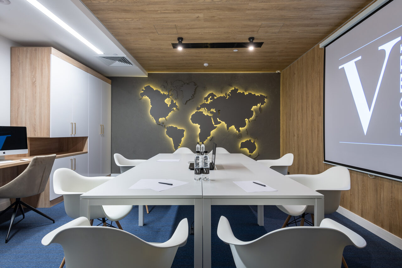 Арендовать V Hotel Tverskaya. Переговорная на 15 человек