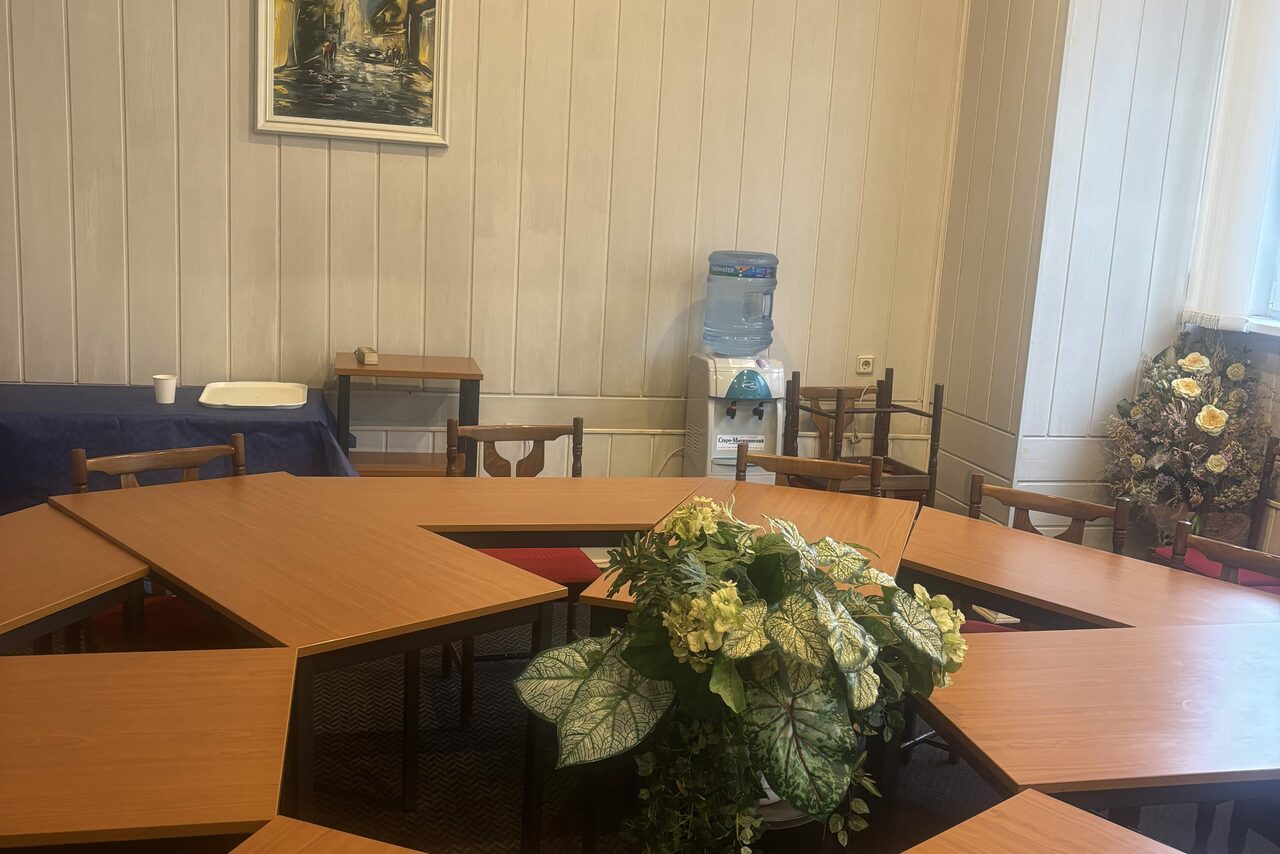 Арендовать МоцПрофКомп. Зал для переговоров