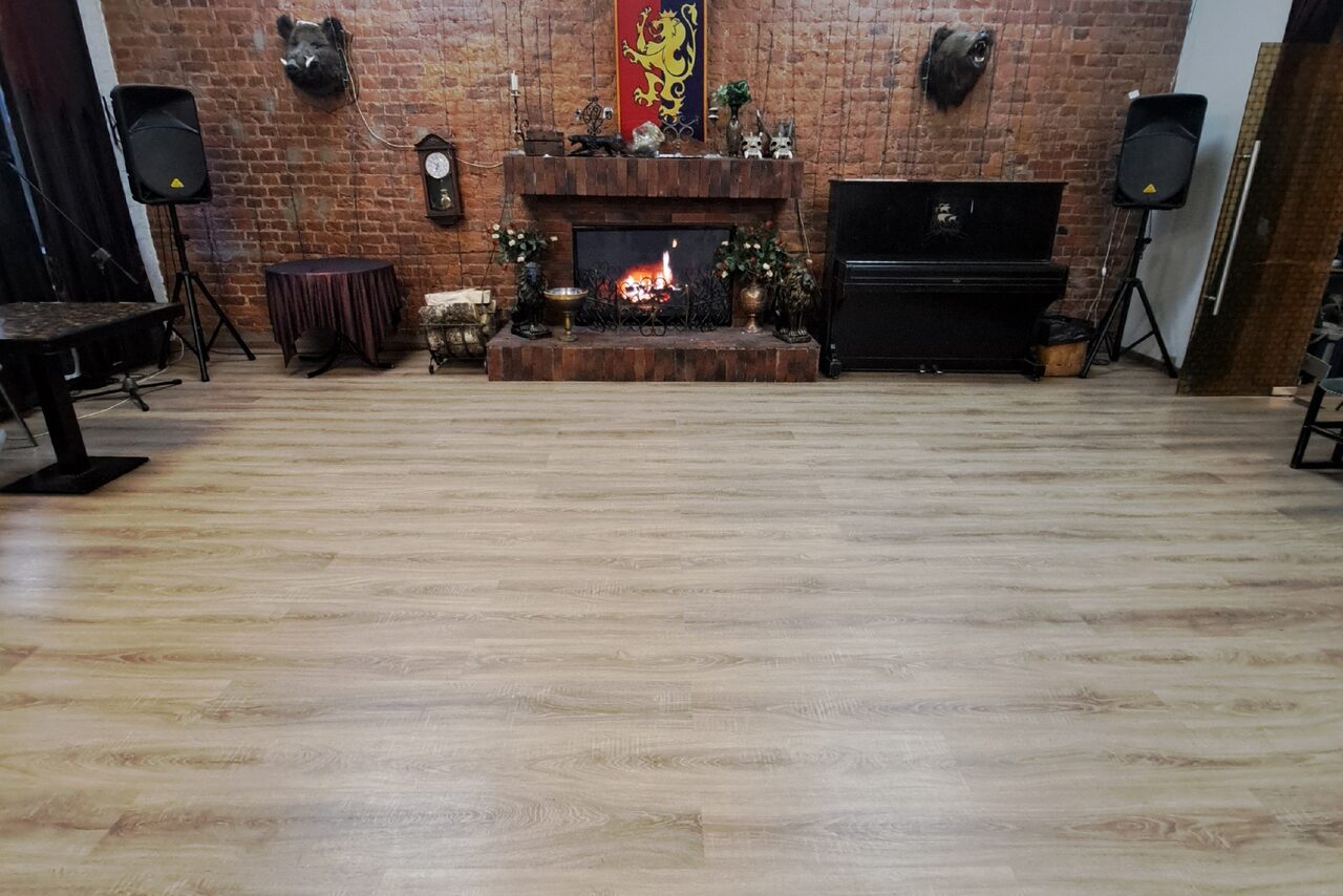 Арендовать Каминный зал с балконом на Невский проспект