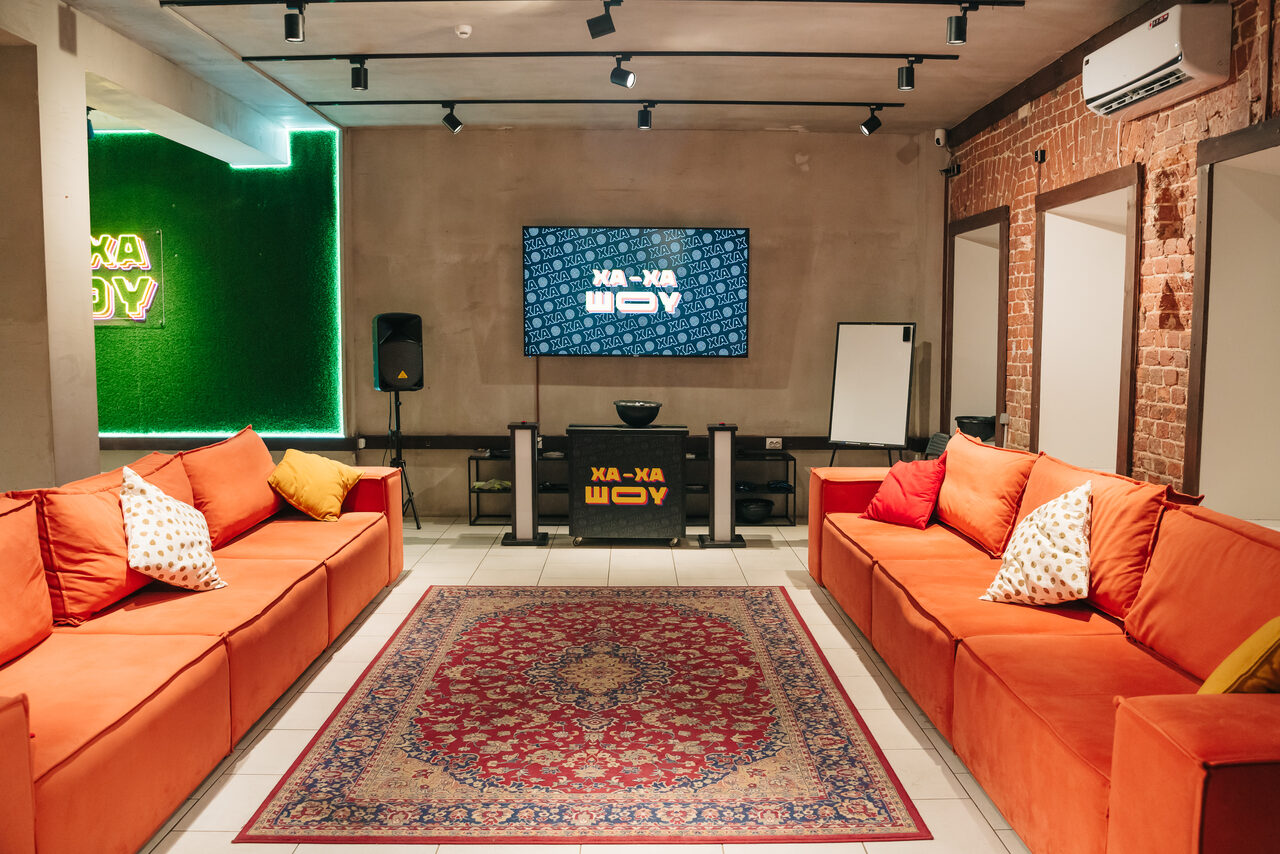 Арендовать ХА-ХА ШОУ Лофт. Зал с двумя зонами