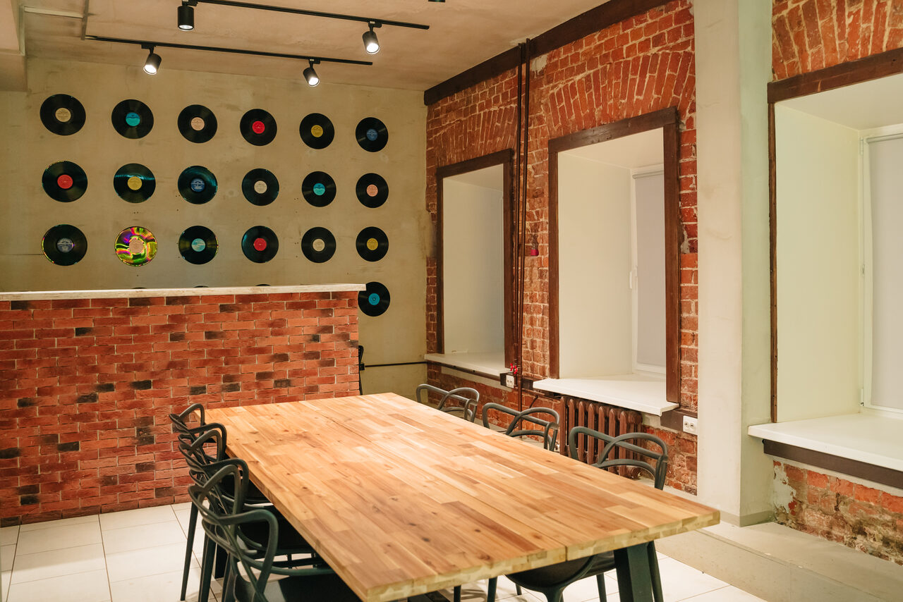 Арендовать ХА-ХА ШОУ Лофт. Зал с двумя зонами