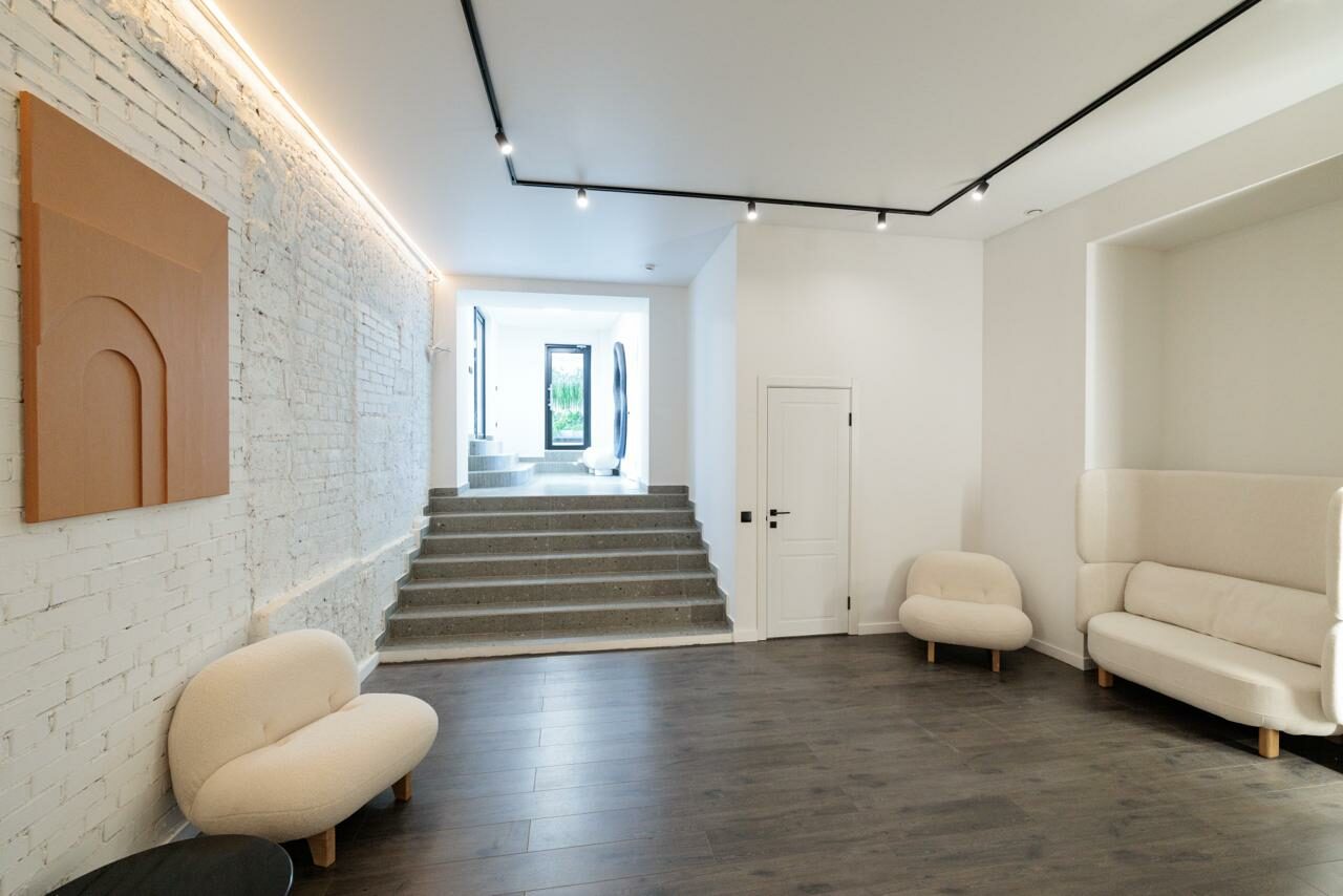 Арендовать Blank. Светлый лофт с верандой