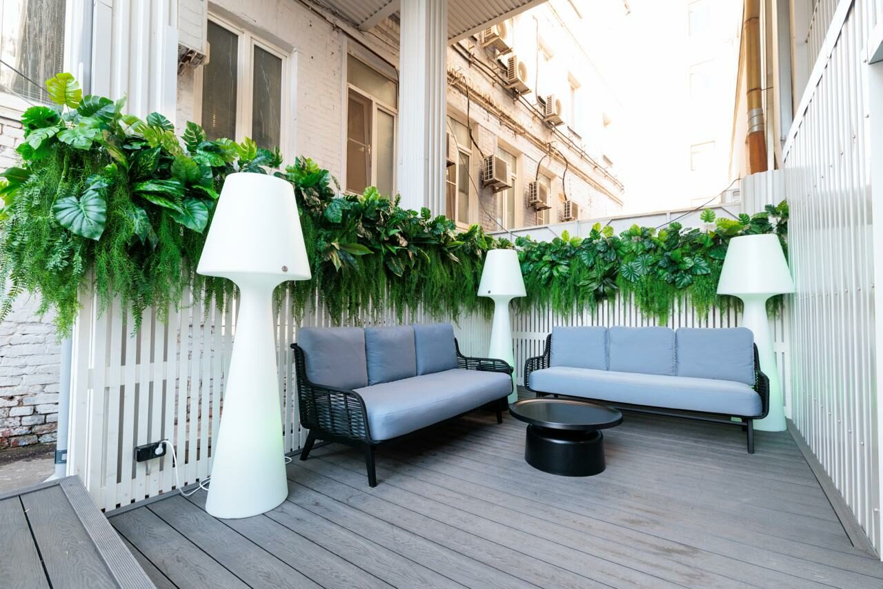 Арендовать Blank. Светлый лофт с верандой