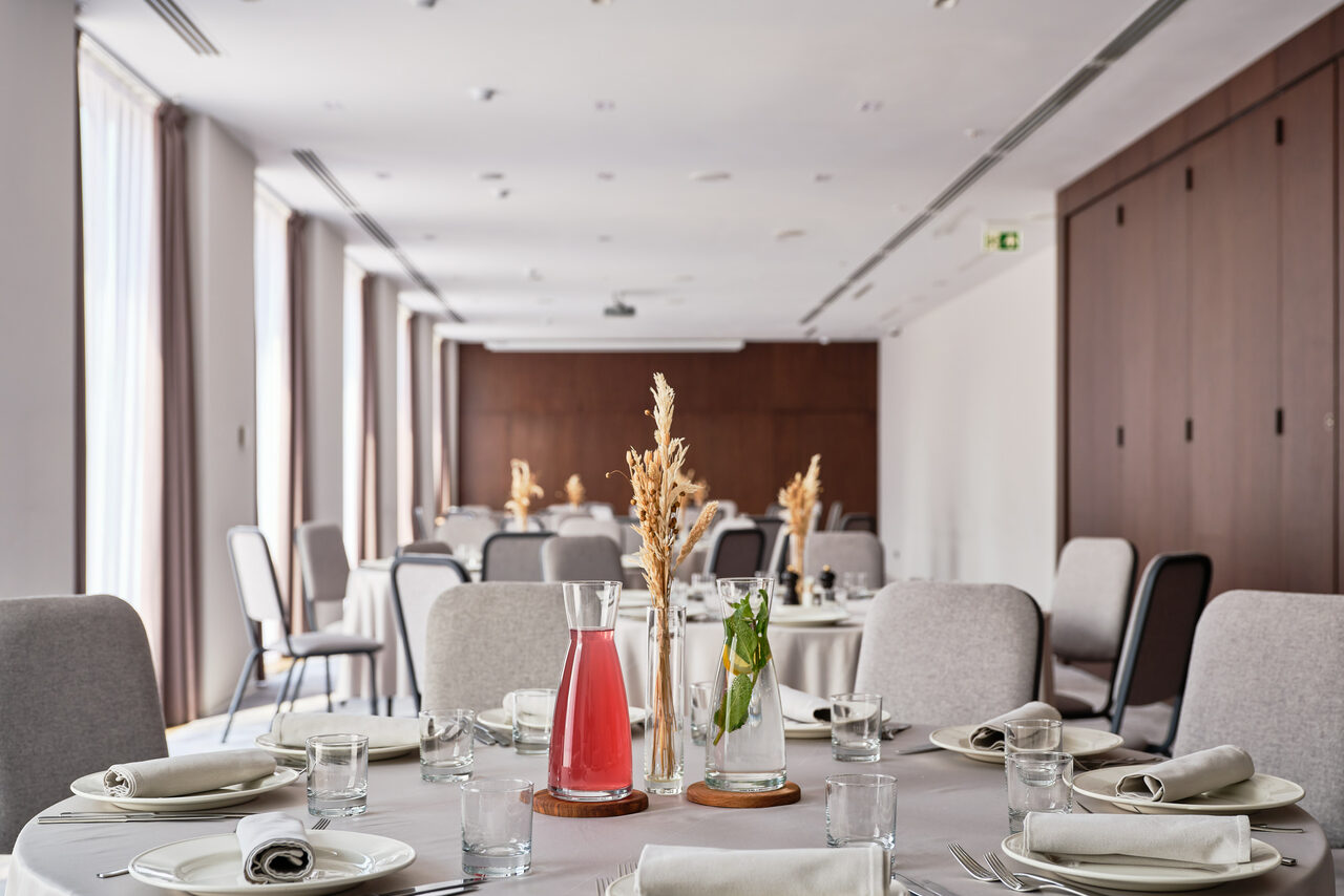 Арендовать Pana White(Пана Белый). Зал при отеле