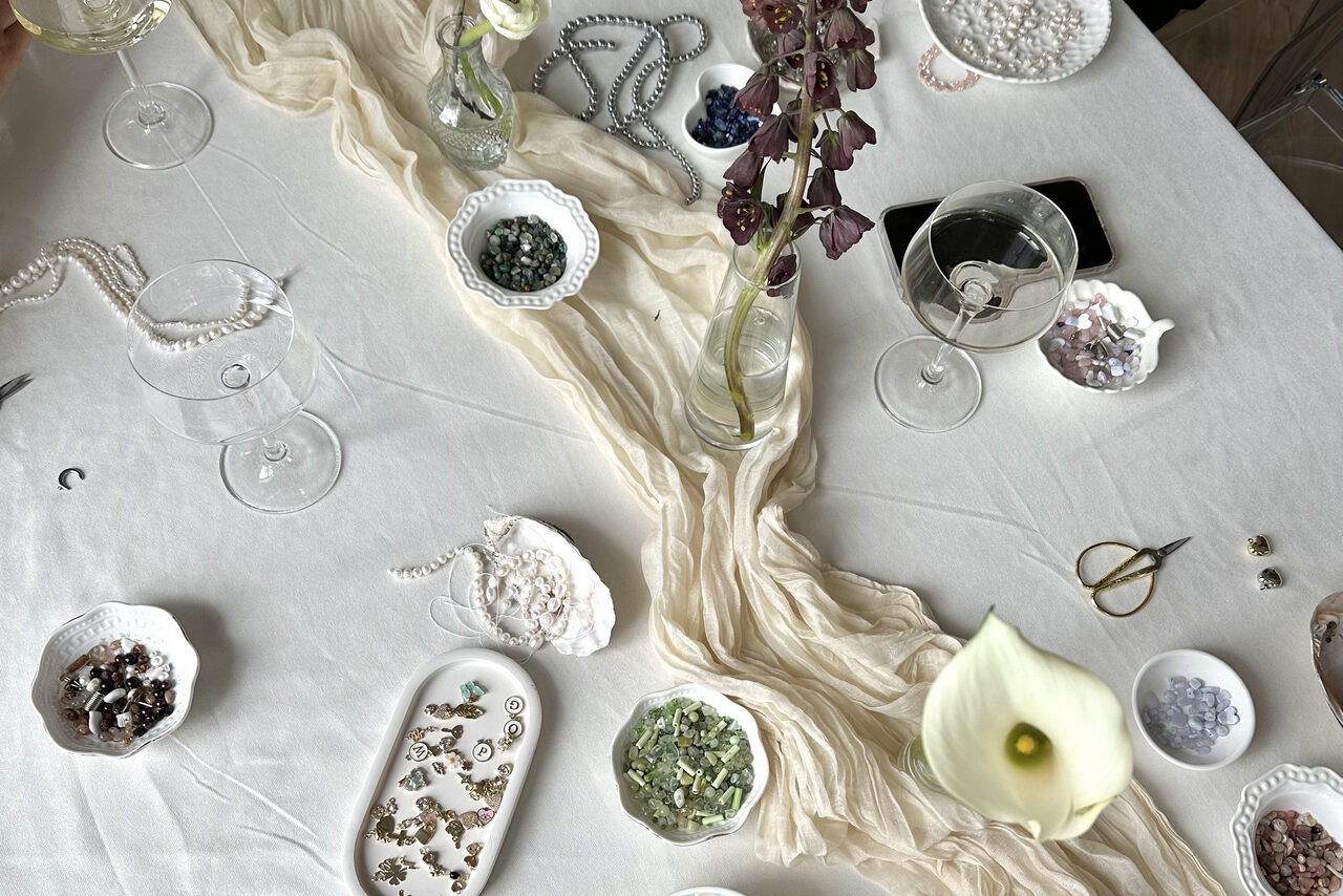 Арендовать Statement(Заявление). Особняк XIX века с лепниной и каминами