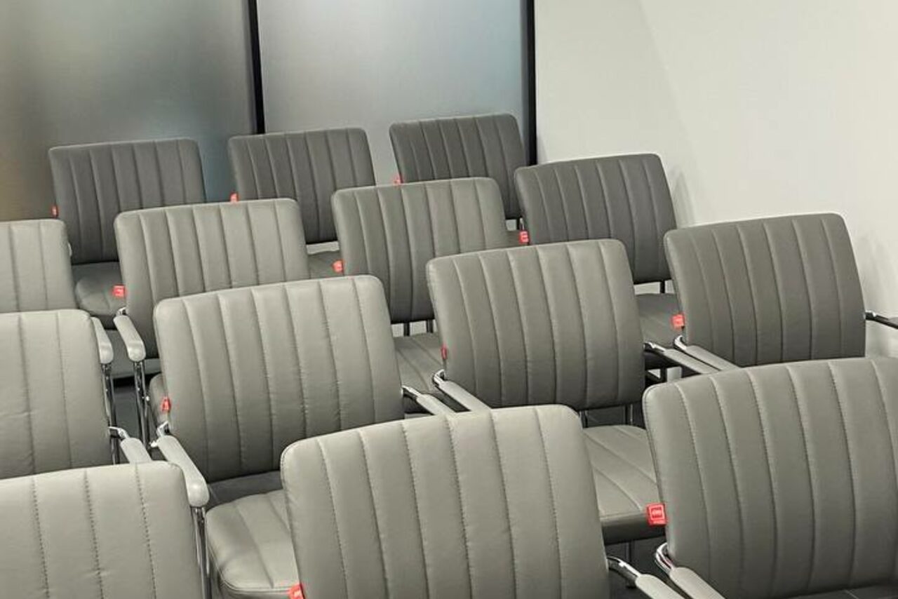 Арендовать МК Плюс. Функциональный конференц-зал