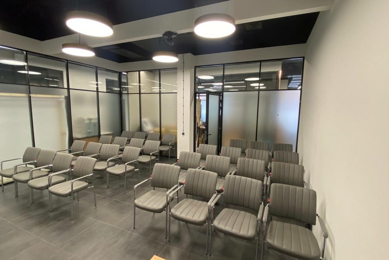 Арендовать МК Плюс. Функциональный конференц-зал