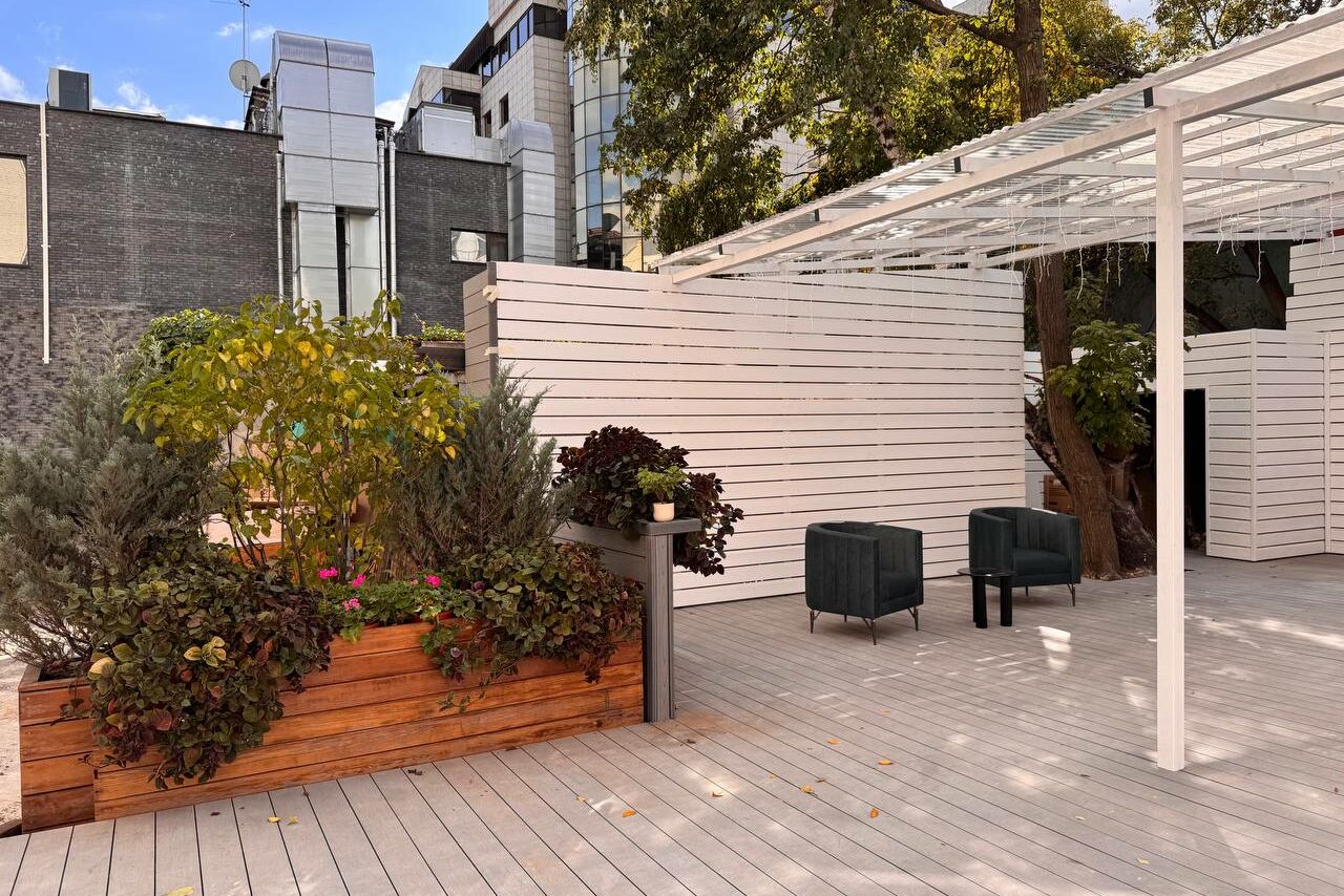 Арендовать Лофт МОЙ ПЕРВЫЙ. Стильный зал с неоном